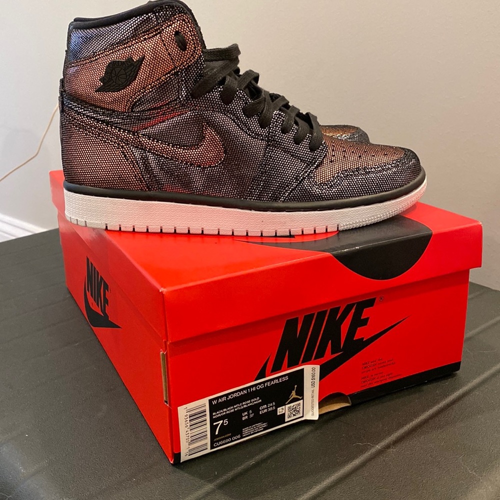 Jordan 1 retro high fearless metallic rose gold